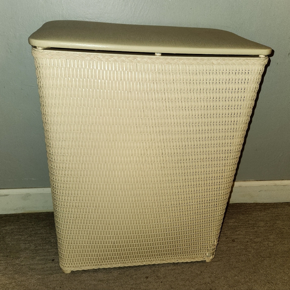 Vintage 1970s Ivory White Woven Wicker Storage Hamper